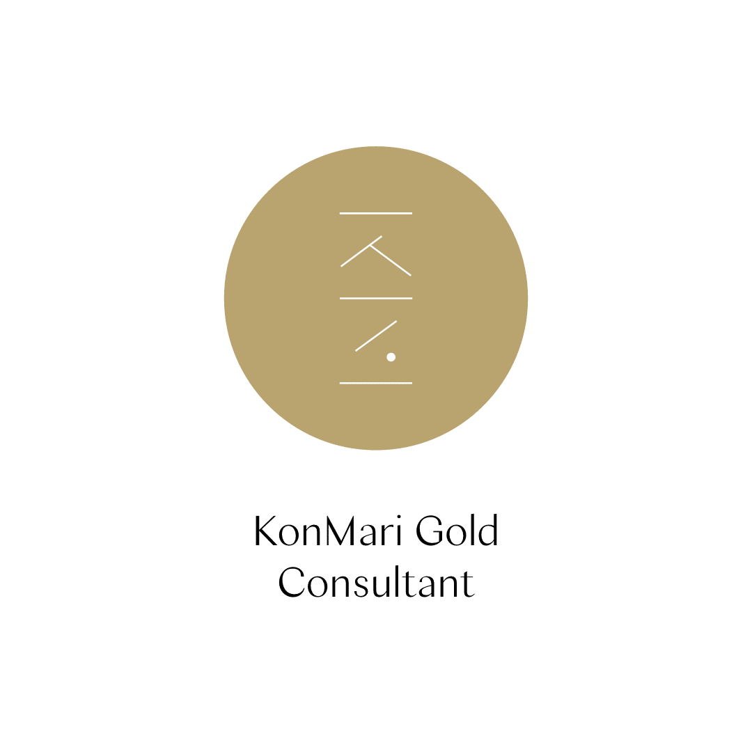 Logotipo Consultora Konmari Plata
